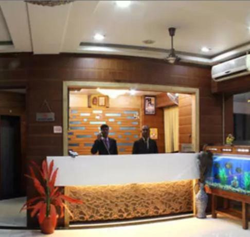 Hotel Puneet International Rāipur Exterior foto